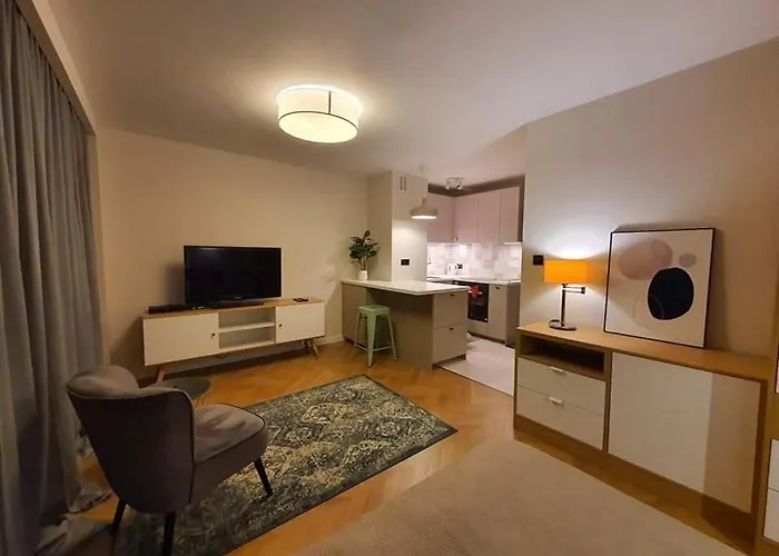 Mlociny Metro Apartment 3