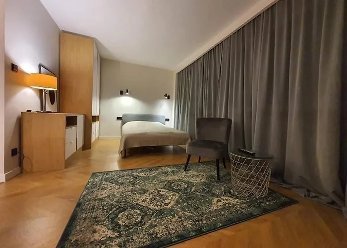 Mlociny Metro Apartment 3